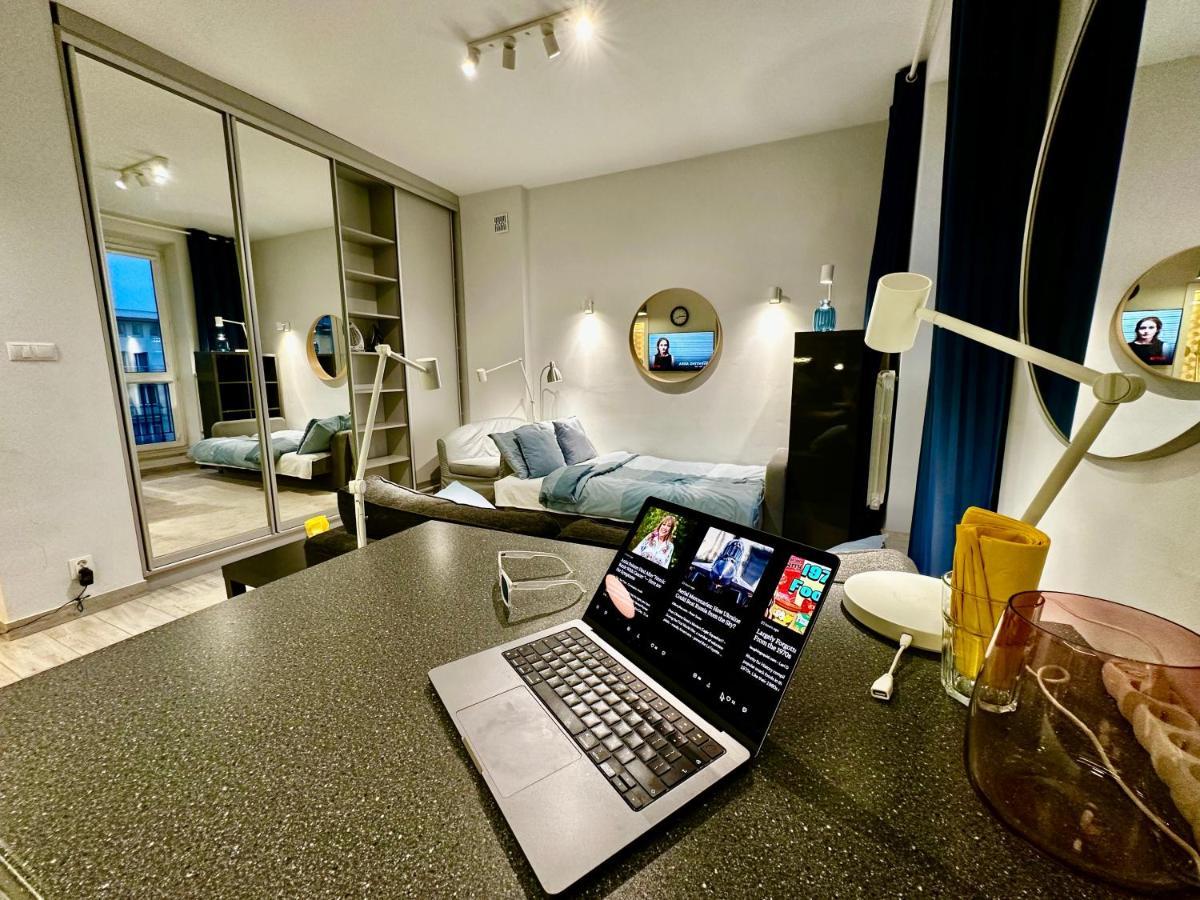 Super Forum 2 Metro Fast Wifi Netflix, Hbo, Appletv ワルシャワ エクステリア 写真